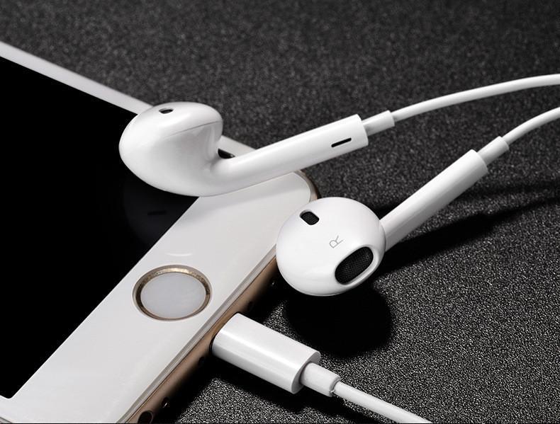 iPhone White Lightning Digital Earphones